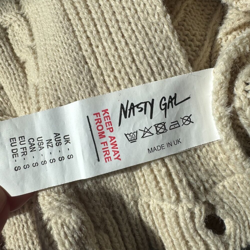 Nasty Gal cozy cable knit cropped cardigan - size S - Picture 6 of 7